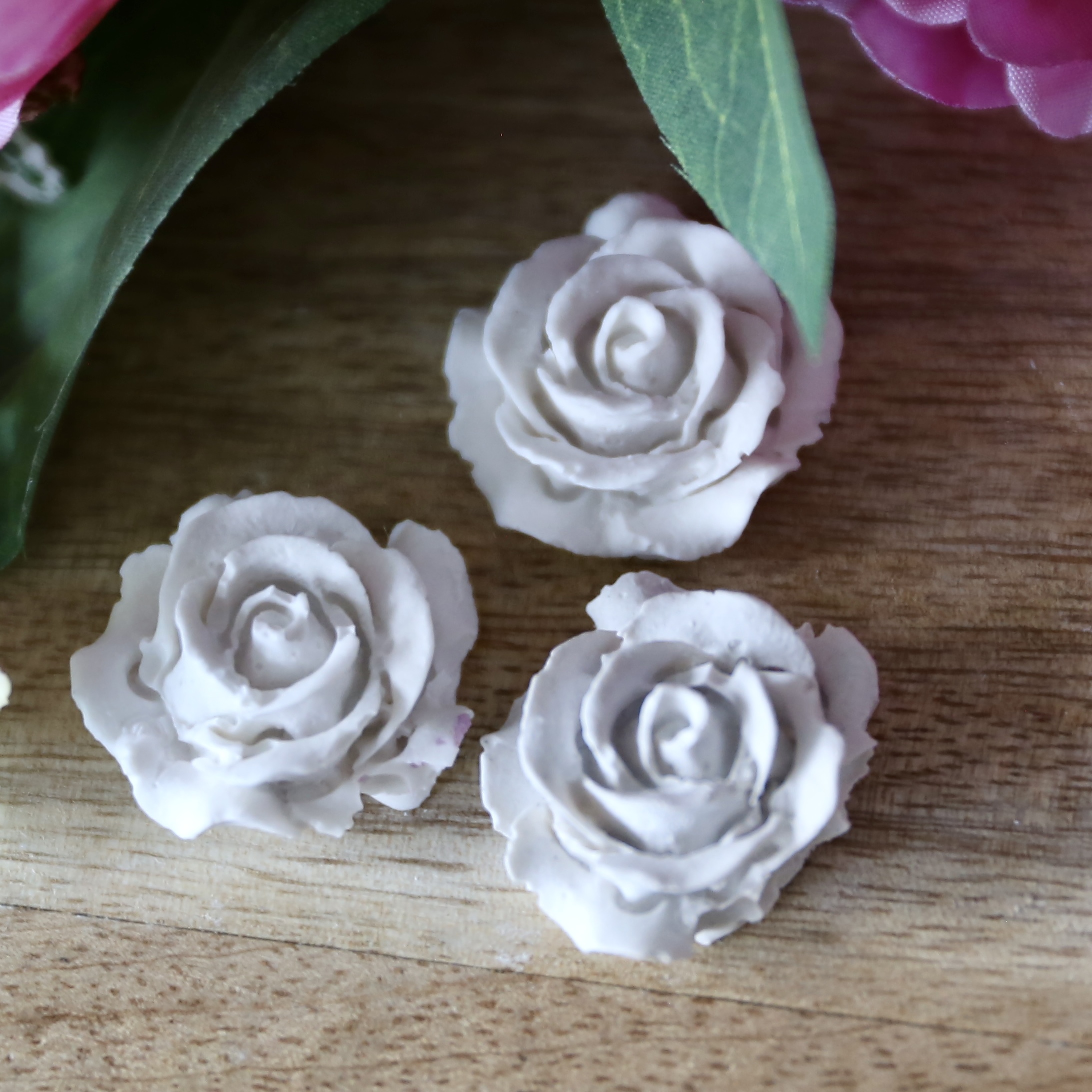 *Silikon-Gießform - Mini Rosenblüten - Filigran - 3er Set* – Bild 3
