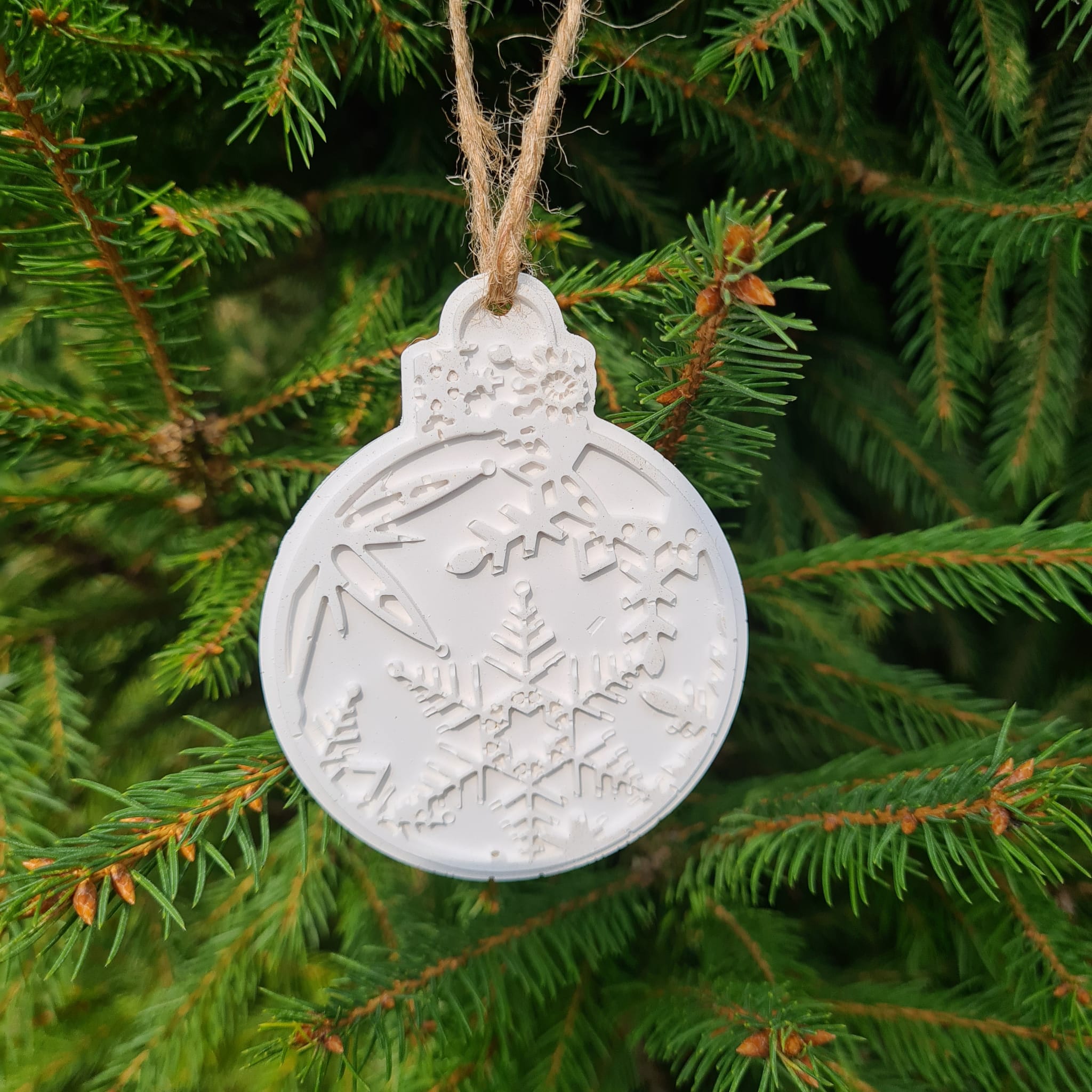 Ein Weihnachtsbaum-gips-aromatherapie-anhänger Mit Weißem Pfirsichduft, aktuelle Trends, günstig kaufen