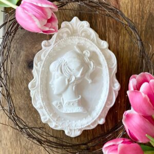 Silikon - Giessform - Medaillon - Dame  mit Ornamentrahmen