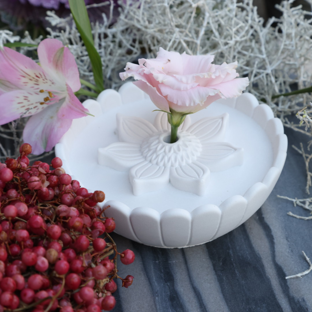 Silikon - Gießform - Futterstation mit Blüte - Vogeltränke - für den Garten