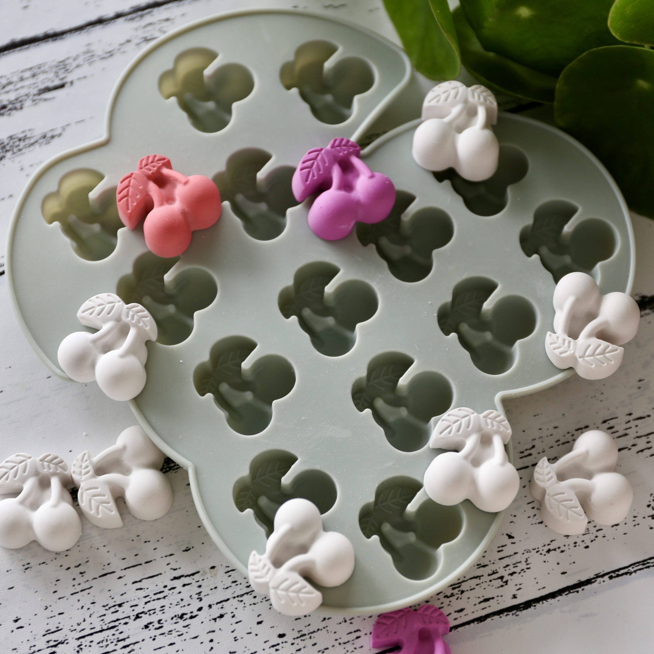 Silikon - Gießform - Matte - Kleine Kirschen - für 14 Stk. – Bild 3