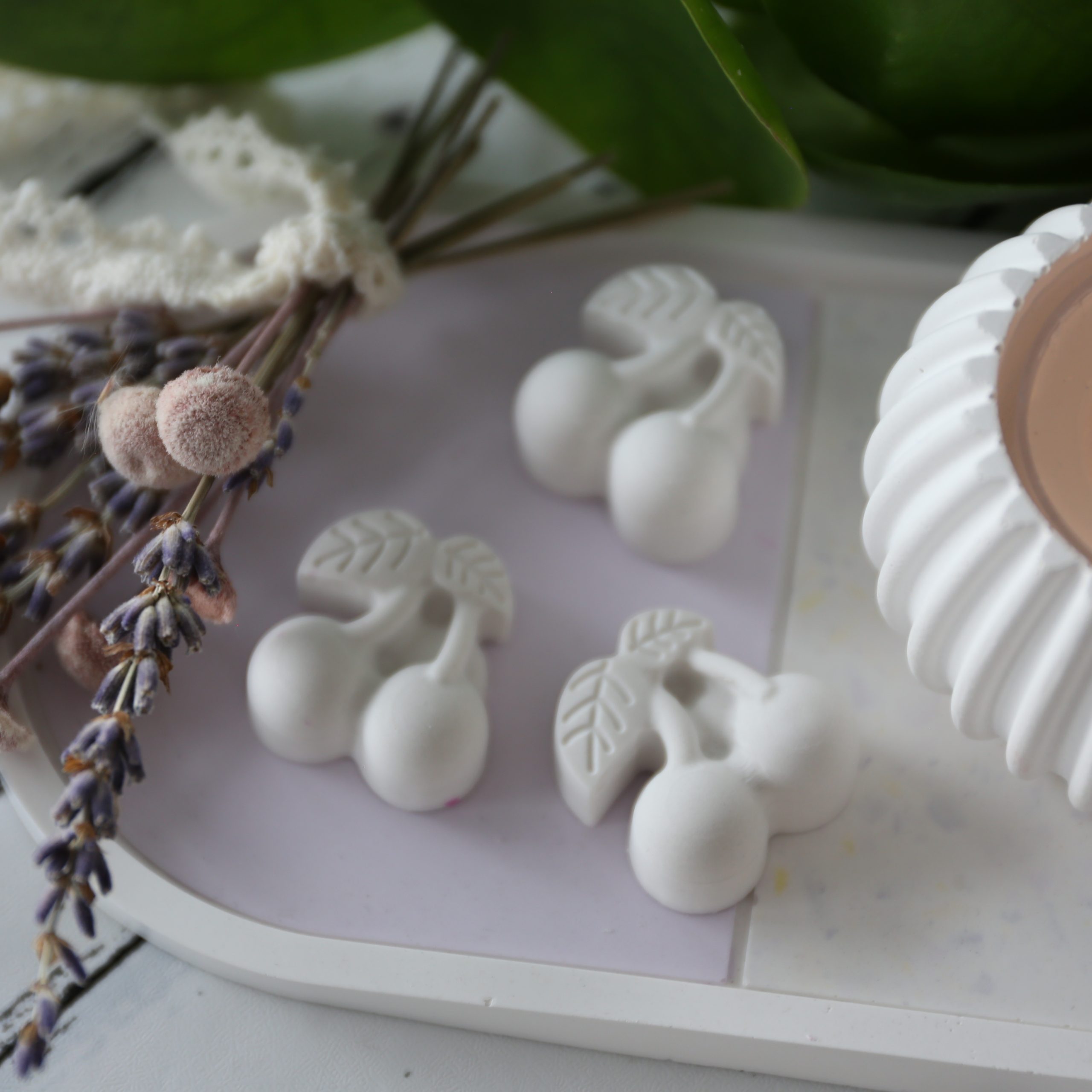 Silikon - Gießform - Matte - Kleine Kirschen - für 14 Stk. – Bild 4