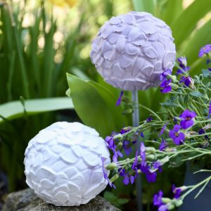 Silikon - Gießform - Dekokugel mit zartem Blütenmuster - Gartenstecker